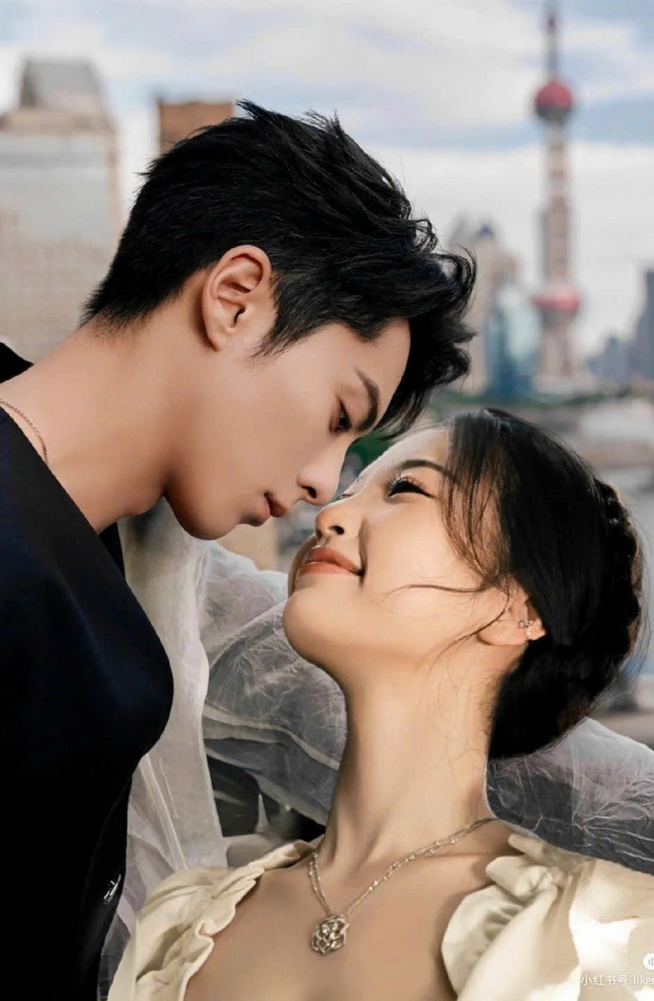 Sau Khi Cưới Phản Diện Nghèo Rớt Mùng Tơi