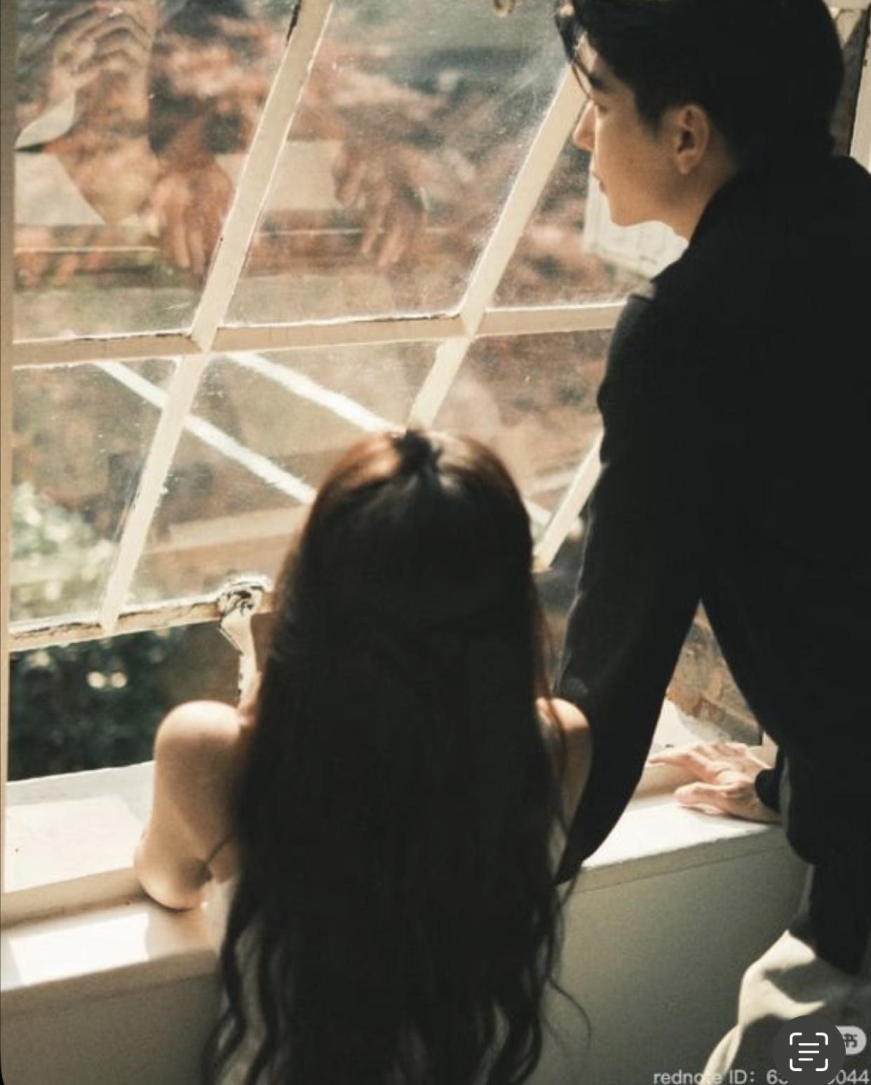 Chồng Tặng Son Cho Nhân Viên