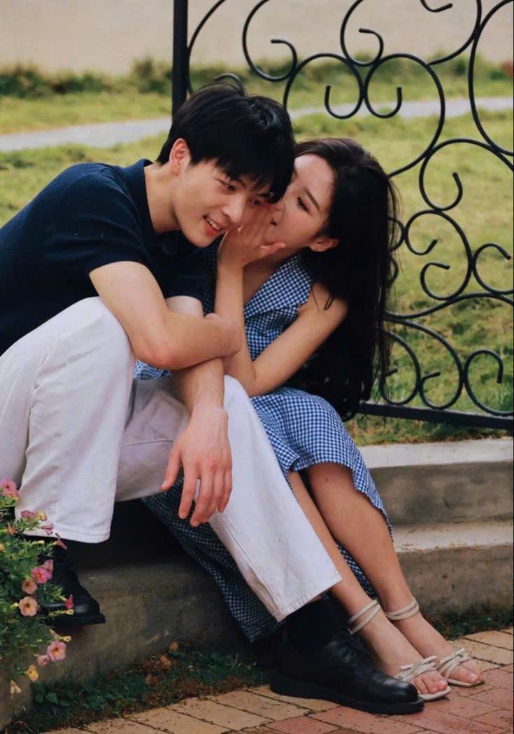 
                            Đào Và Mận Không Ngọt