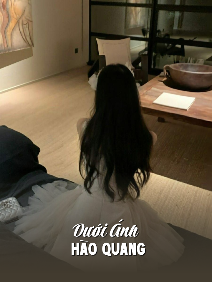 
                            Dưới Ánh Hào Quang