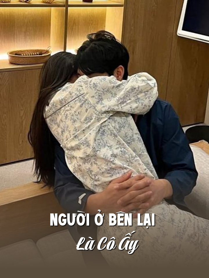 Người Ở Bên Lại Là Cô Ấy
