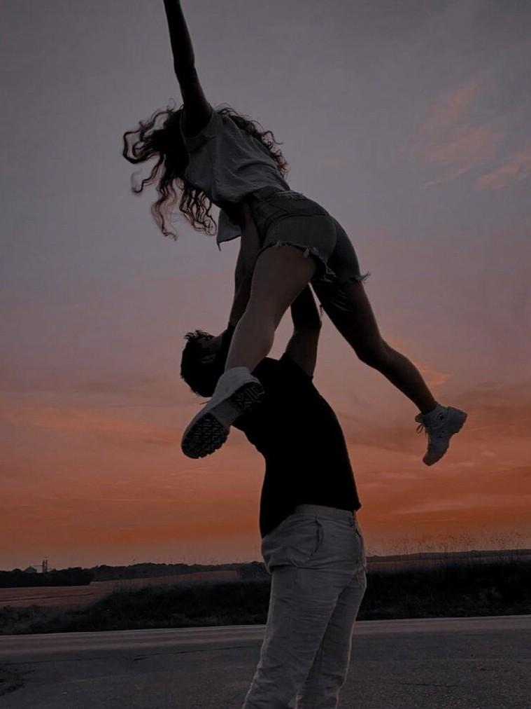 
                            Người Cứu Rỗi Giả Danh