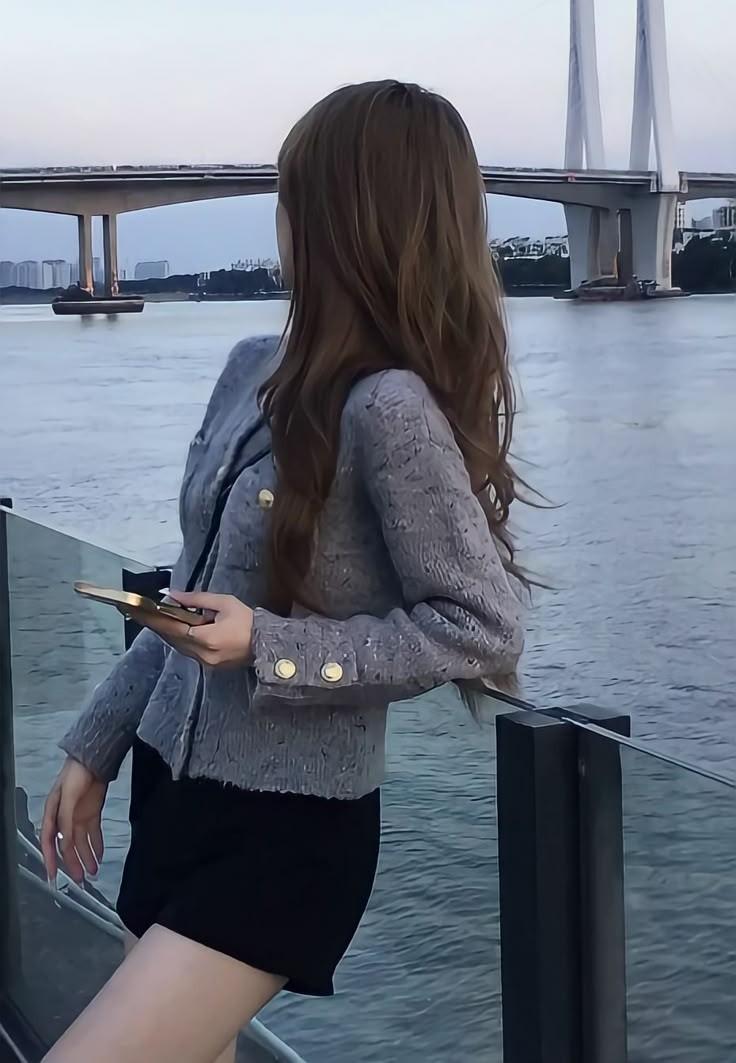 
                            Ai Cũng Nói Vàng Sẽ Phát Sáng, Nhưng Tôi Lại Là Sắt Vụn