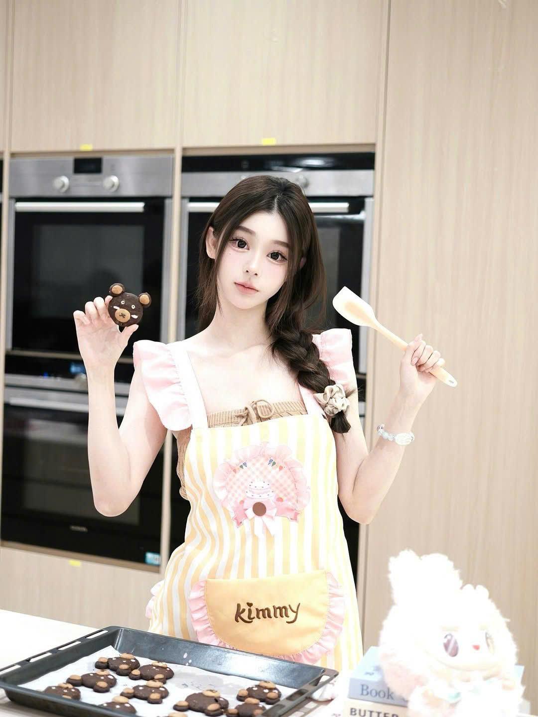 
                            Thiên Kim Giả Thần Bếp Và Thiên Kim Thật Thần Ăn