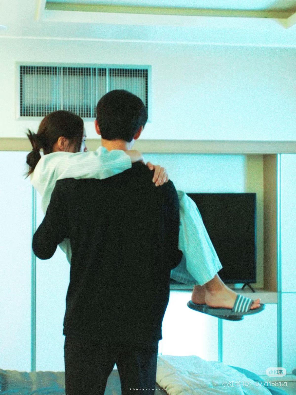 
                            Yêu Là Phải Trả Giá