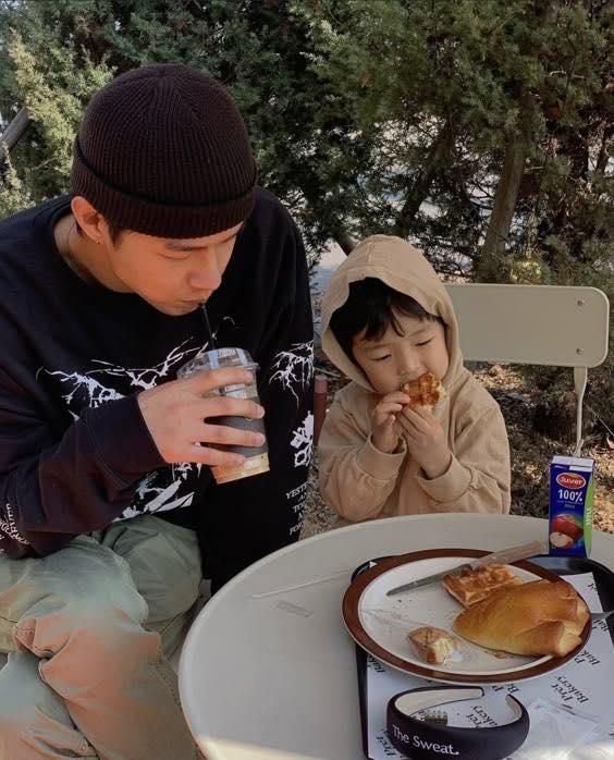 
                            Dành Cho Cậu Một Chỗ Bên Bàn Ăn, Và Cả Trong Tim