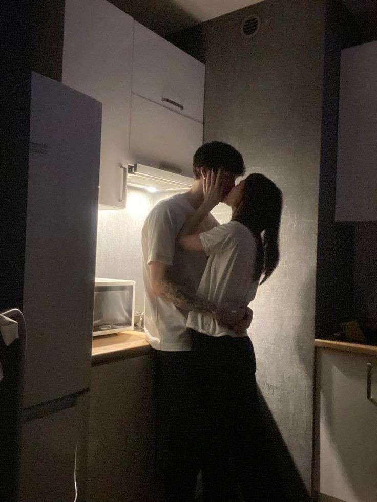 Nắm Quyền Hay Đang Sa Lưới?