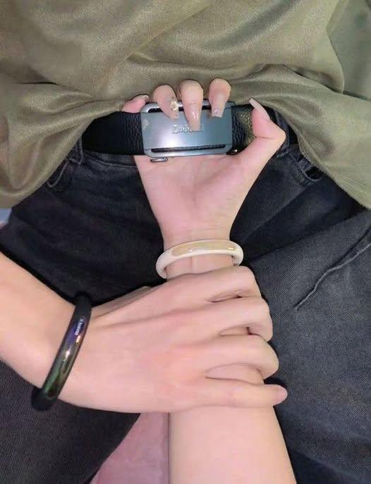 
                            Nam Chính Tự Vả: Từ Lạnh Lùng Đến Dính Người